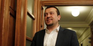 «Γρήγορα η αδειοδότηση των τηλεοπτικών σταθμών και τέλος στη δωρεάν εκπομπή»