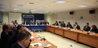 Σύσταση Επιτροπής για το συντονισμό των αεροπορικών και ακτοπλοϊκών συγκοινωνιών προς τα νησιά