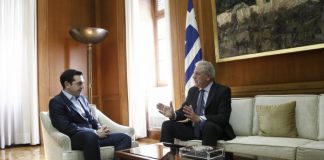 Συνάντηση του Πρωθυπουργού με τον Επίτροπο Μετανάστευσης, Εσωτερικών Υποθέσεων και Ιθαγένειας, κ. Δ. Αβραμόπουλο.