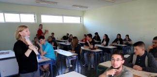 Έγκαιρα και χωρίς κενά λειτουργία των σχολείων