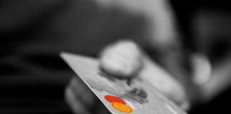 Εκδόθηκε η απόφαση για την πληρωμή βεβαιωμένων αρρύθμιστων οφειλών με τη χρήση καρτών πληρωμών