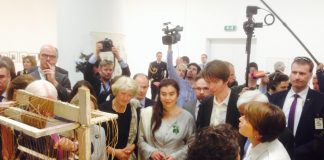 «Χαιρετίζουμε την παρουσία της documenta 14 στην Αθήνα και στο ΕΜΣΤ»