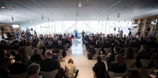 «Στόχος η έξοδος από το μνημόνιο με επενδύσεις και επίτευξη των δημοσιονομικών στόχων τους οποίους υπερβαίνουμε»