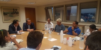 Ευρεία σύσκεψη με περιβαλλοντικές οργανώσεις για την πορεία αντιρρύπανσης του Σαρωνικού