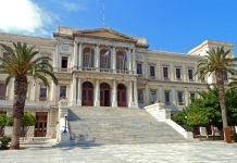 Επιχορήγηση 330.000 ευρώ στον Δήμο Σύρου-Ερμούπολης για την αποκατάσταση όψεων του ιστορικού Δημαρχιακού Μεγάρου