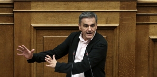 «Μεριμνούμε τόσο για τη μεσαία τάξη όσο και για τους χαμηλόμισθους»