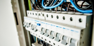 Επανασύνδεση με το δίκτυο ηλεκτρικού ρεύματος