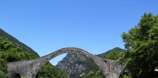 Υπογραφή της Σύμβασης για την αποκατάσταση του Γεφυριού της Πλάκας