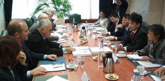 «Είναι σημαντικό οι άριστες πολιτικές και πολιτιστικές σχέσεις Ελλάδας και Ιαπωνίας να αποκτήσουν ισχυρότερη έκφραση στο οικονομικό πεδίο»