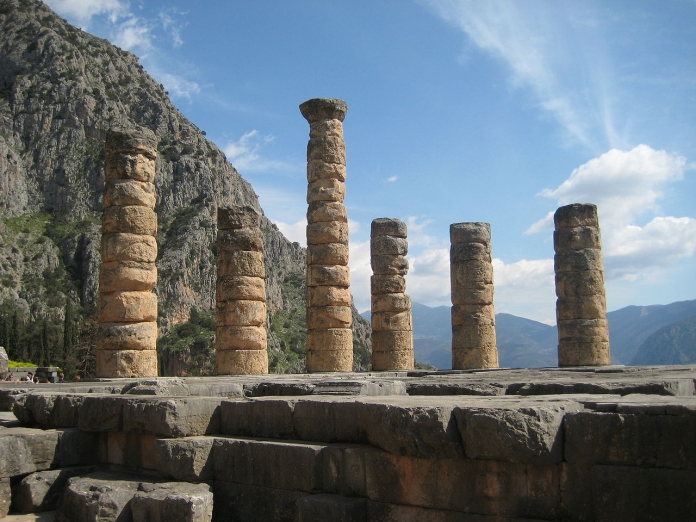 1280px-Columns_of_the_Temple_of_Apollo_at_Delphi,_Greece