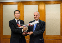 Ιστορική συμφωνία για απευθείας αεροπορική σύνδεση Αθήνας – Σαγκάης