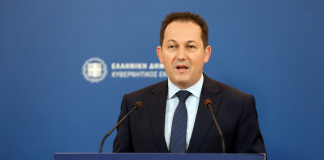 Ενημέρωση των πολιτικών συντακτών και των ανταποκριτών ξένου τύπου από τον Κυβερνητικό Εκπρόσωπο Στέλιο Πέτσα