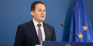 Η ενημέρωση των πολιτικών συντακτών από τον Κυβερνητικό Εκπρόσωπο Στέλιο Πέτσα