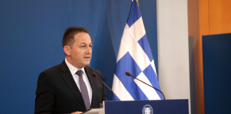 Η ενημέρωση των πολιτικών συντακτών από τον Κυβερνητικό Εκπρόσωπο Στέλιο Πέτσα