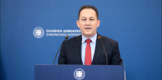 Η ενημέρωση των πολιτικών συντακτών και των ανταποκριτών ξένου τύπου από τον Υφυπουργό παρά τω Πρωθυπουργώ και Κυβερνητικό Εκπρόσωπο Στέλιο Πέτσα