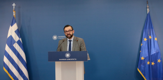 Η ενημέρωση των πολιτικών συντακτών και των ανταποκριτών ξένου τύπου από τον Υφυπουργό παρά τω Πρωθυπουργώ και Κυβερνητικό Εκπρόσωπο Χρήστο Ταραντίλη