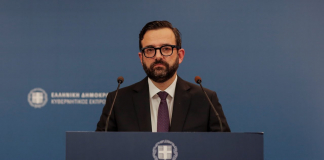Η ενημέρωση των πολιτικών συντακτών και των ανταποκριτών ξένου τύπου από τον Υφυπουργό παρά τω Πρωθυπουργώ και Κυβερνητικό Εκπρόσωπο Χρήστο Ταραντίλη