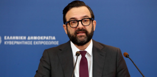 Η ενημέρωση των πολιτικών συντακτών και των ανταποκριτών ξένου τύπου από τον Υφυπουργό παρά τω Πρωθυπουργώ και Κυβερνητικό Εκπρόσωπο Χρήστο Ταραντίλη