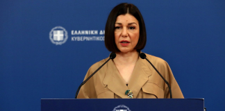 Η ενημέρωση των πολιτικών συντακτών και των ανταποκριτών ξένου τύπου από την Κυβερνητική Εκπρόσωπο Αριστοτελία Πελώνη