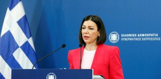 Η ενημέρωση των πολιτικών συντακτών και των ανταποκριτών ξένου τύπου από την Κυβερνητική Εκπρόσωπο Αριστοτελία Πελώνη