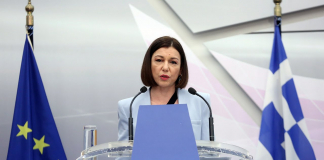 Η ενημέρωση των πολιτικών συντακτών και των ανταποκριτών ξένου τύπου από την Κυβερνητική Εκπρόσωπο Αριστοτελία Πελώνη