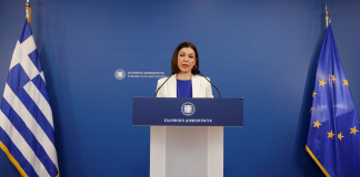 Η ενημέρωση των πολιτικών συντακτών και των ανταποκριτών ξένου τύπου από την Κυβερνητική Εκπρόσωπο Αριστοτελία Πελώνη