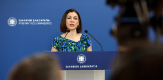 Η ενημέρωση των πολιτικών συντακτών και των ανταποκριτών ξένου τύπου από την Κυβερνητική Εκπρόσωπο Αριστοτελία Πελώνη