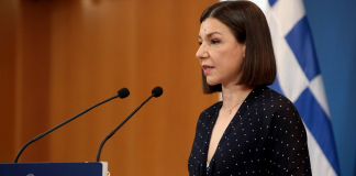 Η ενημέρωση των πολιτικών συντακτών και των ανταποκριτών ξένου τύπου από την Κυβερνητική Εκπρόσωπο Αριστοτελία Πελώνη