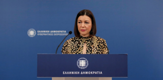 Η ενημέρωση των πολιτικών συντακτών και των ανταποκριτών ξένου τύπου από την Κυβερνητική Εκπρόσωπο Αριστοτελία Πελώνη