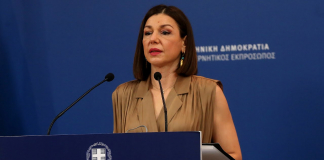 Η ενημέρωση των πολιτικών συντακτών και των ανταποκριτών ξένου τύπου από την Κυβερνητική Εκπρόσωπο Αριστοτελία Πελώνη