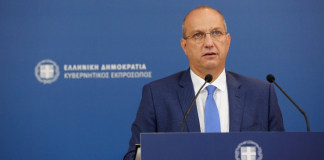 Η ενημέρωση των πολιτικών συντακτών και των ανταποκριτών ξένου τύπου από τον Υφυπουργό παρά τω Πρωθυπουργώ και Κυβερνητικό Εκπρόσωπο Γιάννη Οικονόμου