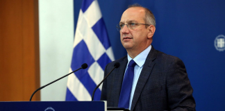 Η ενημέρωση των πολιτικών συντακτών και των ανταποκριτών ξένου Τύπου από τον Υφυπουργό παρά τω Πρωθυπουργώ και Κυβερνητικό Εκπρόσωπο Γιάννη Οικονόμου
