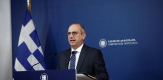 Η ενημέρωση των πολιτικών συντακτών και των ανταποκριτών ξένου Τύπου από τον Υφυπουργό παρά τω Πρωθυπουργώ και Κυβερνητικό Εκπρόσωπο Γιάννη Οικονόμου