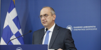 Η ενημέρωση των πολιτικών συντακτών και των ανταποκριτών ξένου Τύπου από τον Υφυπουργό παρά τω Πρωθυπουργώ και Κυβερνητικό Εκπρόσωπο, Γιάννη Οικονόμου