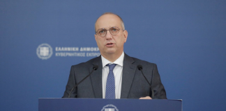 Η ενημέρωση των πολιτικών συντακτών και των ανταποκριτών ξένου Τύπου από τον Υφυπουργό παρά τω Πρωθυπουργώ και Κυβερνητικό Εκπρόσωπο, Γιάννη Οικονόμου