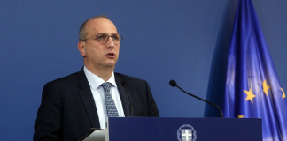 Η ενημέρωση των πολιτικών συντακτών και των ανταποκριτών ξένου Τύπου από τον Υφυπουργό παρά τω Πρωθυπουργώ και Κυβερνητικό Εκπρόσωπο, Γιάννη Οικονόμου