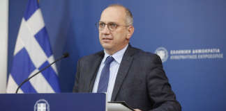 Η ενημέρωση των πολιτικών συντακτών και των ανταποκριτών ξένου Τύπου από τον Υφυπουργό παρά τω Πρωθυπουργώ και Κυβερνητικό Εκπρόσωπο, Γιάννη Οικονόμου