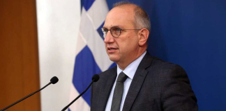 Η ενημέρωση των πολιτικών συντακτών και των ανταποκριτών ξένου Τύπου από τον Υφυπουργό παρά τω Πρωθυπουργώ και Κυβερνητικό Εκπρόσωπο, Γιάννη Οικονόμου