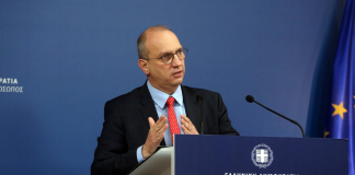 Η ενημέρωση των πολιτικών συντακτών και των ανταποκριτών ξένου Τύπου από τον Υφυπουργό παρά τω Πρωθυπουργώ και Κυβερνητικό Εκπρόσωπο Γιάννη Οικονόμου