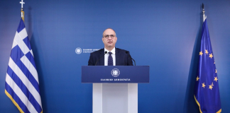 Η ενημέρωση των πολιτικών συντακτών και των ανταποκριτών ξένου Τύπου από τον Υφυπουργό παρά τω Πρωθυπουργώ και Κυβερνητικό Εκπρόσωπο, Γιάννη Οικονόμου