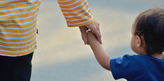 Ανοίγει η πλατφόρμα για το πρόγραμμα «Νταντάδες της Γειτονιάς»