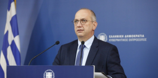 Η ενημέρωση των πολιτικών συντακτών και των ανταποκριτών ξένου Τύπου από τον Υφυπουργό παρά τω Πρωθυπουργώ και Κυβερνητικό Εκπρόσωπο, Γιάννη Οικονόμου