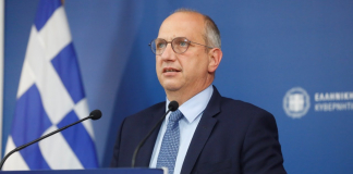 Η ενημέρωση των πολιτικών συντακτών και των ανταποκριτών ξένου Τύπου από τον Υφυπουργό παρά τω Πρωθυπουργώ και Κυβερνητικό Εκπρόσωπο, Γιάννη Οικονόμου