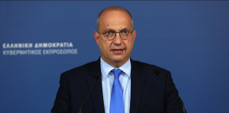 Η ενημέρωση των πολιτικών συντακτών και των ανταποκριτών ξένου Τύπου από τον Υφυπουργό παρά τω Πρωθυπουργώ και Κυβερνητικό Εκπρόσωπο, Γιάννη Οικονόμου