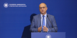 Η ενημέρωση των πολιτικών συντακτών και των ανταποκριτών ξένου Τύπου από τον Υφυπουργό παρά τω Πρωθυπουργώ και Κυβερνητικό Εκπρόσωπο, Γιάννη Οικονόμου