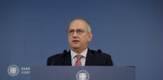 Η ενημέρωση των πολιτικών συντακτών και των ανταποκριτών ξένου Τύπου από τον Υφυπουργό παρά τω Πρωθυπουργώ και Κυβερνητικό Εκπρόσωπο, Γιάννη Οικονόμου