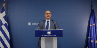 Η ενημέρωση των πολιτικών συντακτών και των ανταποκριτών ξένου Τύπου από τον Υφυπουργό παρά τω Πρωθυπουργώ και Κυβερνητικό Εκπρόσωπο, Γιάννη Οικονόμου