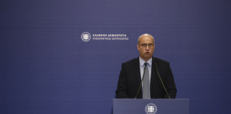 Η ενημέρωση των πολιτικών συντακτών και των ανταποκριτών ξένου Τύπου από τον Υφυπουργό παρά τω Πρωθυπουργώ και Κυβερνητικό Εκπρόσωπο, Γιάννη Οικονόμου