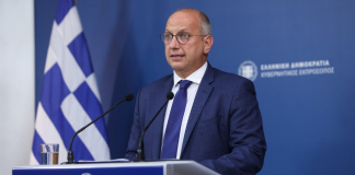 Η ενημέρωση των πολιτικών συντακτών και των ανταποκριτών ξένου Τύπου από τον Υφυπουργό παρά τω Πρωθυπουργώ και Κυβερνητικό Εκπρόσωπο, Γιάννη Οικονόμου