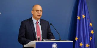 Η ενημέρωση των πολιτικών συντακτών και των ανταποκριτών ξένου Τύπου από τον Υφυπουργό παρά τω Πρωθυπουργώ και Κυβερνητικό Εκπρόσωπο, Γιάννη Οικονόμου